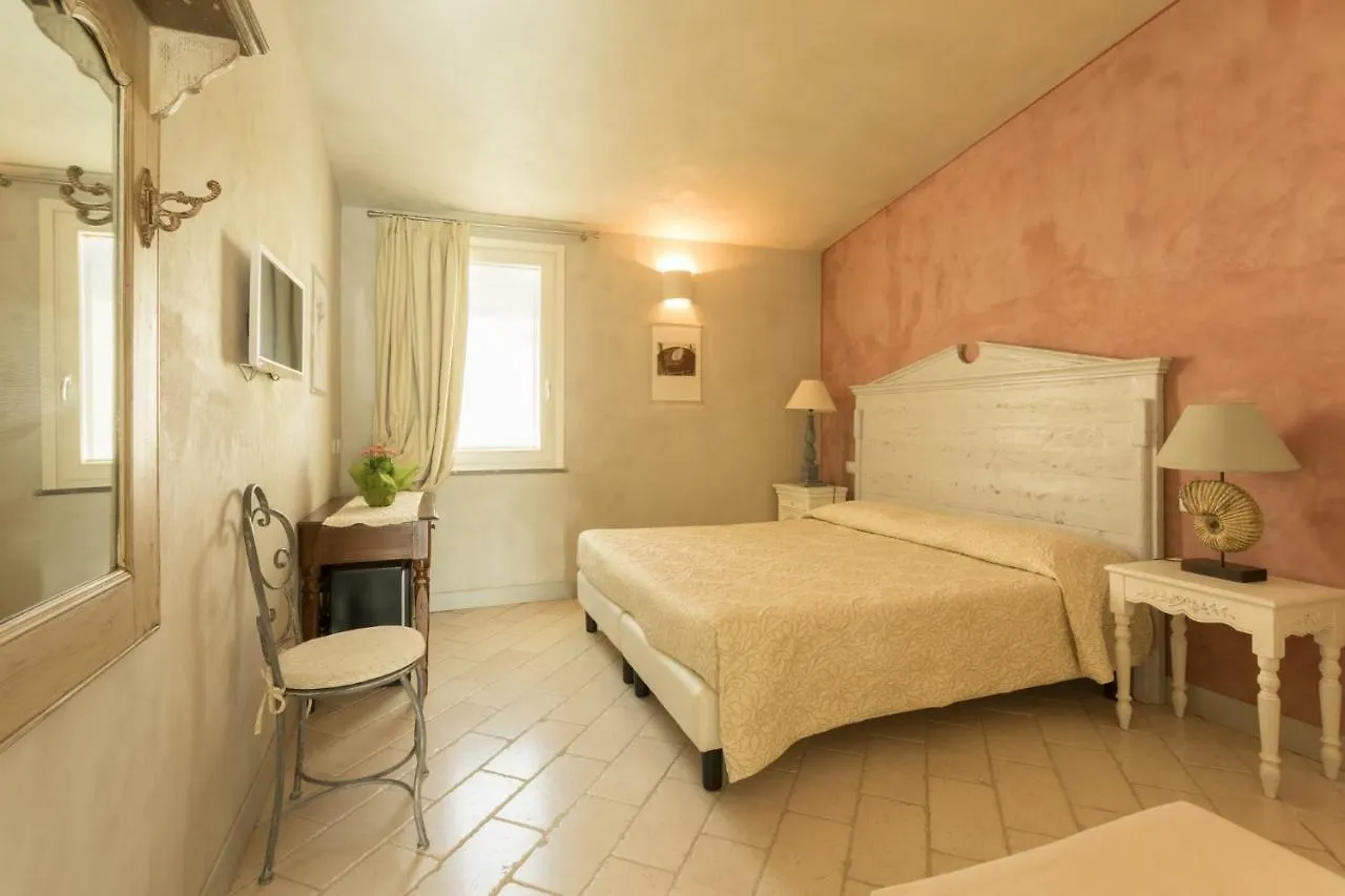 Il Cortiletto Hotel Maison Tresnuraghes 3*,